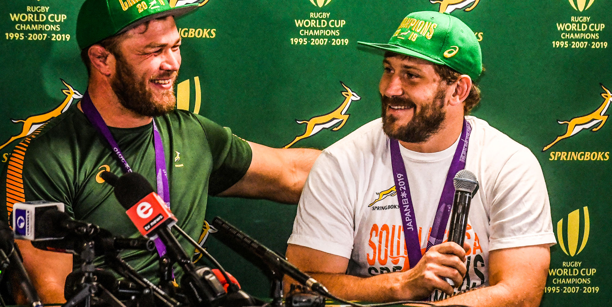Sharing a joke with Duane Vermeulen after the Boks returned to SA from the RWC in Japan in 2019.