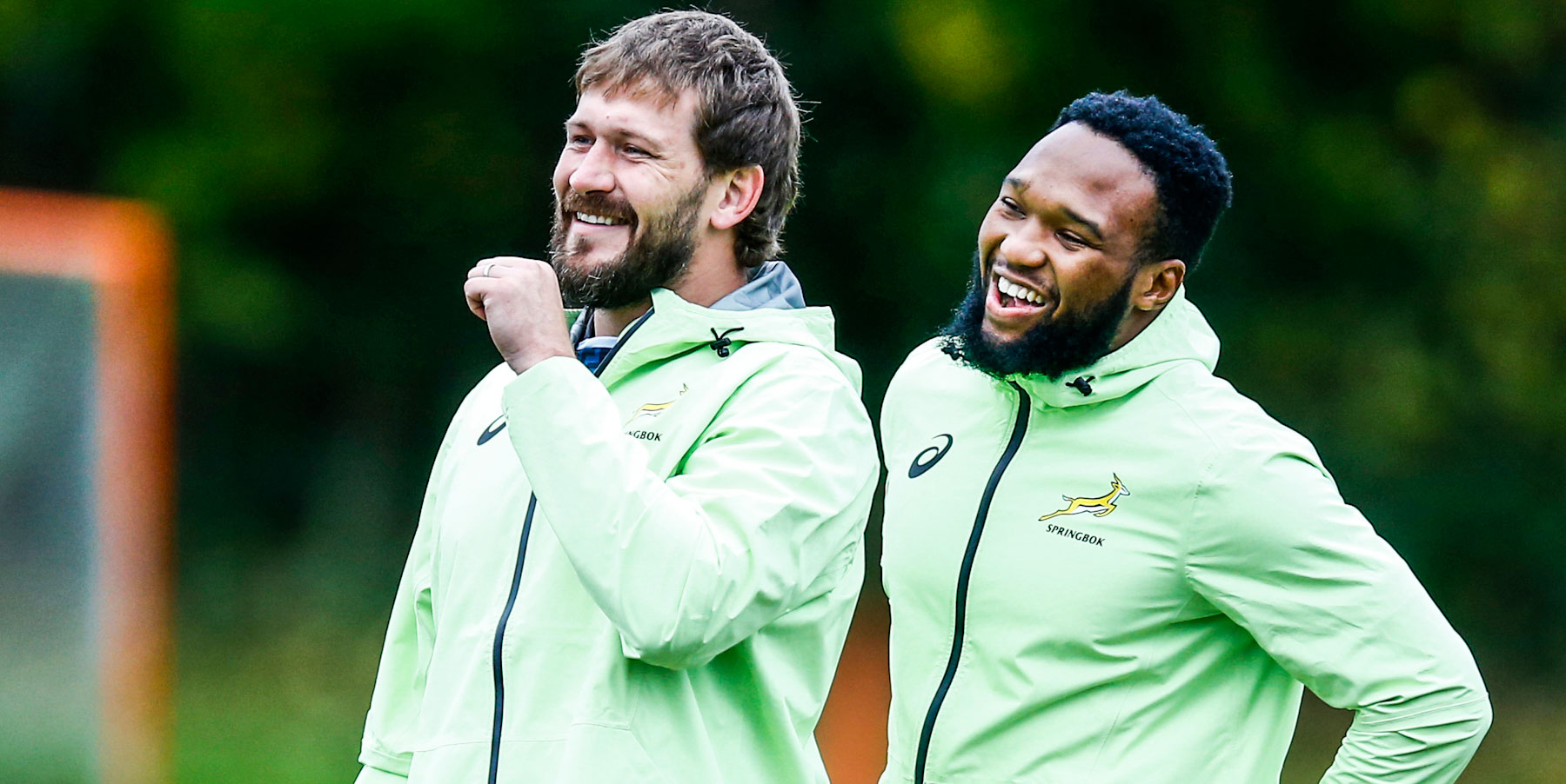Steyn with Lukhano Am at Springbok training in 2022.